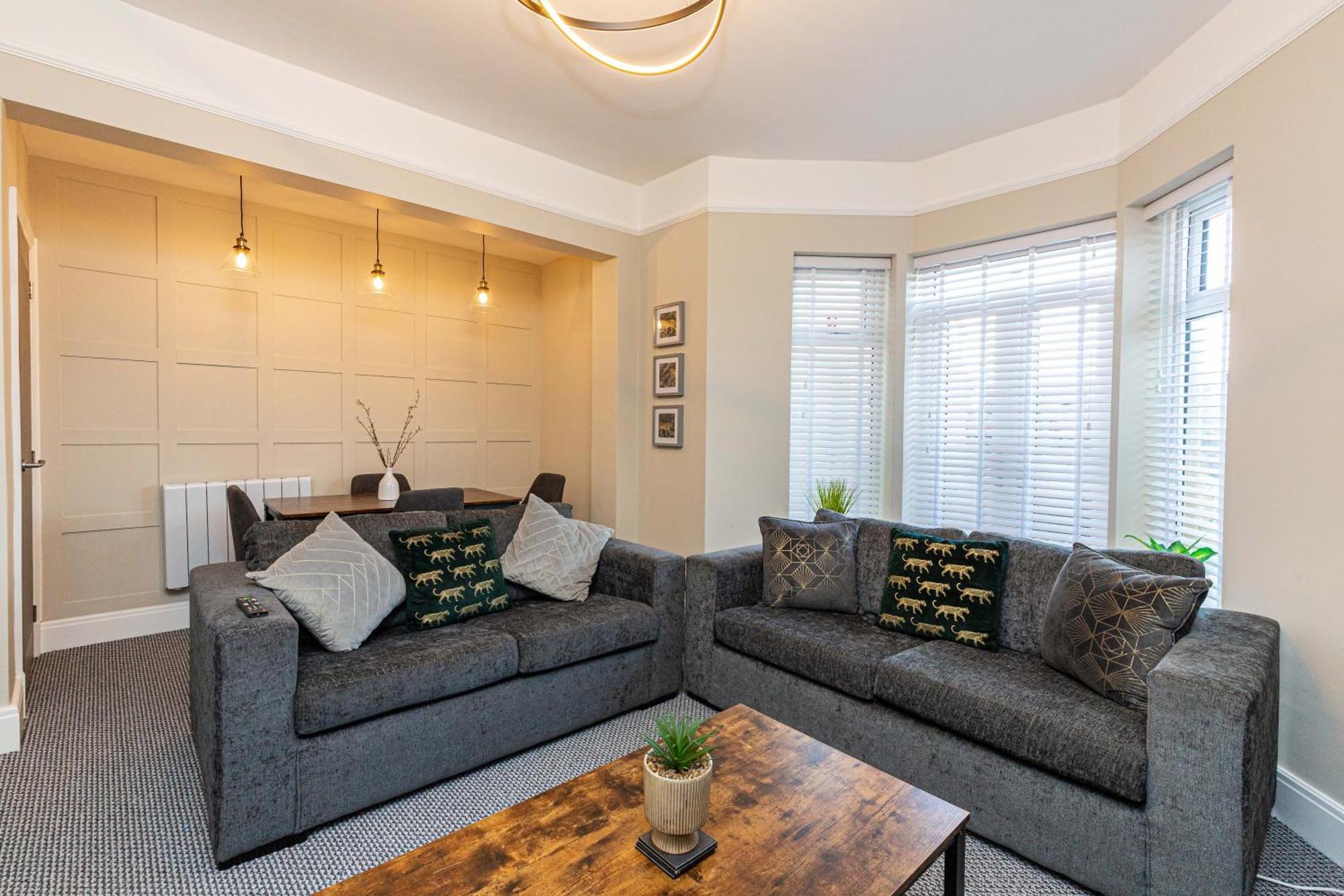 Beachfront Apartment 3 Bedrooms Sleeps 7 - Gateway To The Lake District - Newly Refurbished Morecambe Buitenkant foto