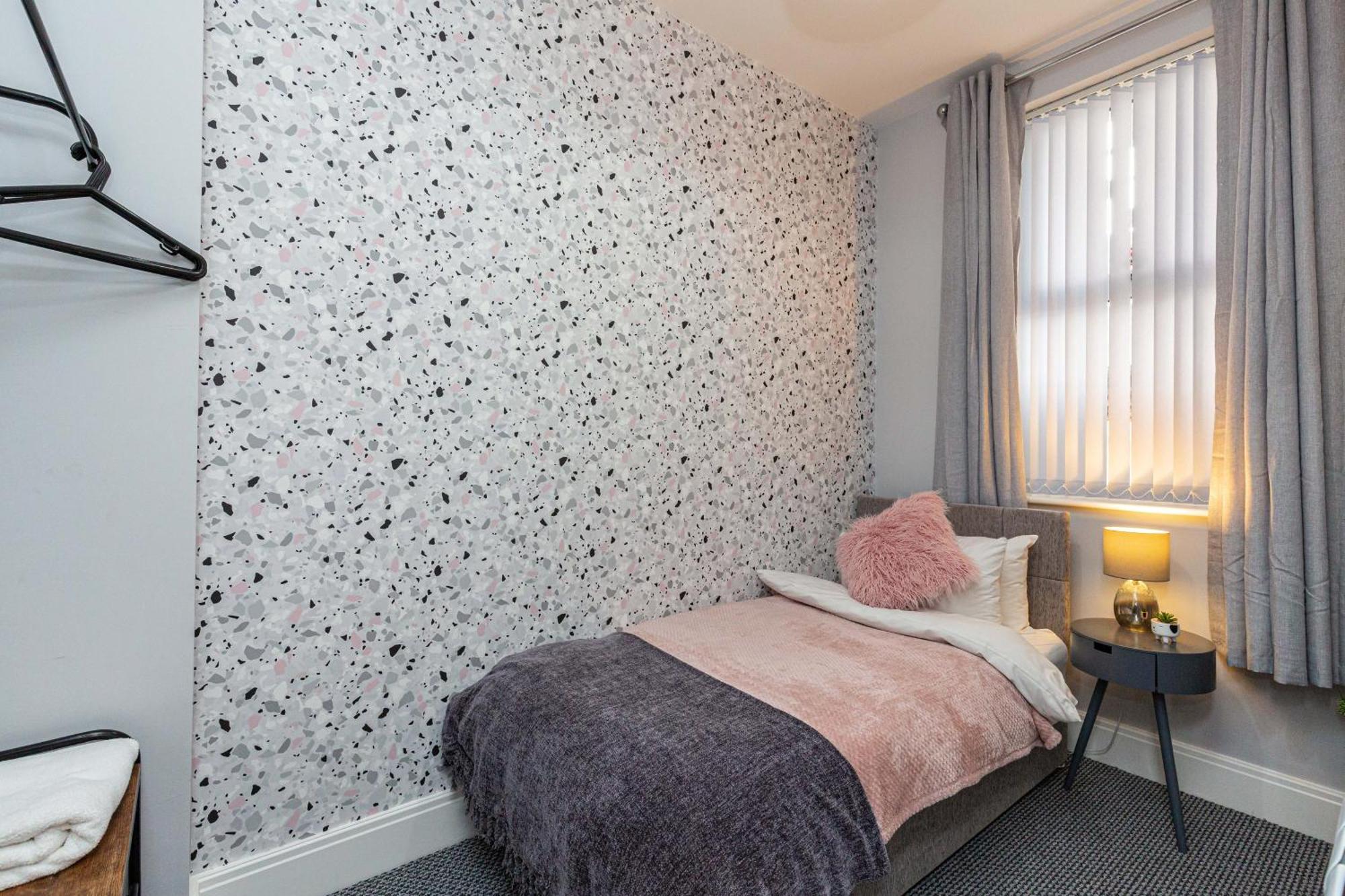 Beachfront Apartment 3 Bedrooms Sleeps 7 - Gateway To The Lake District - Newly Refurbished Morecambe Buitenkant foto