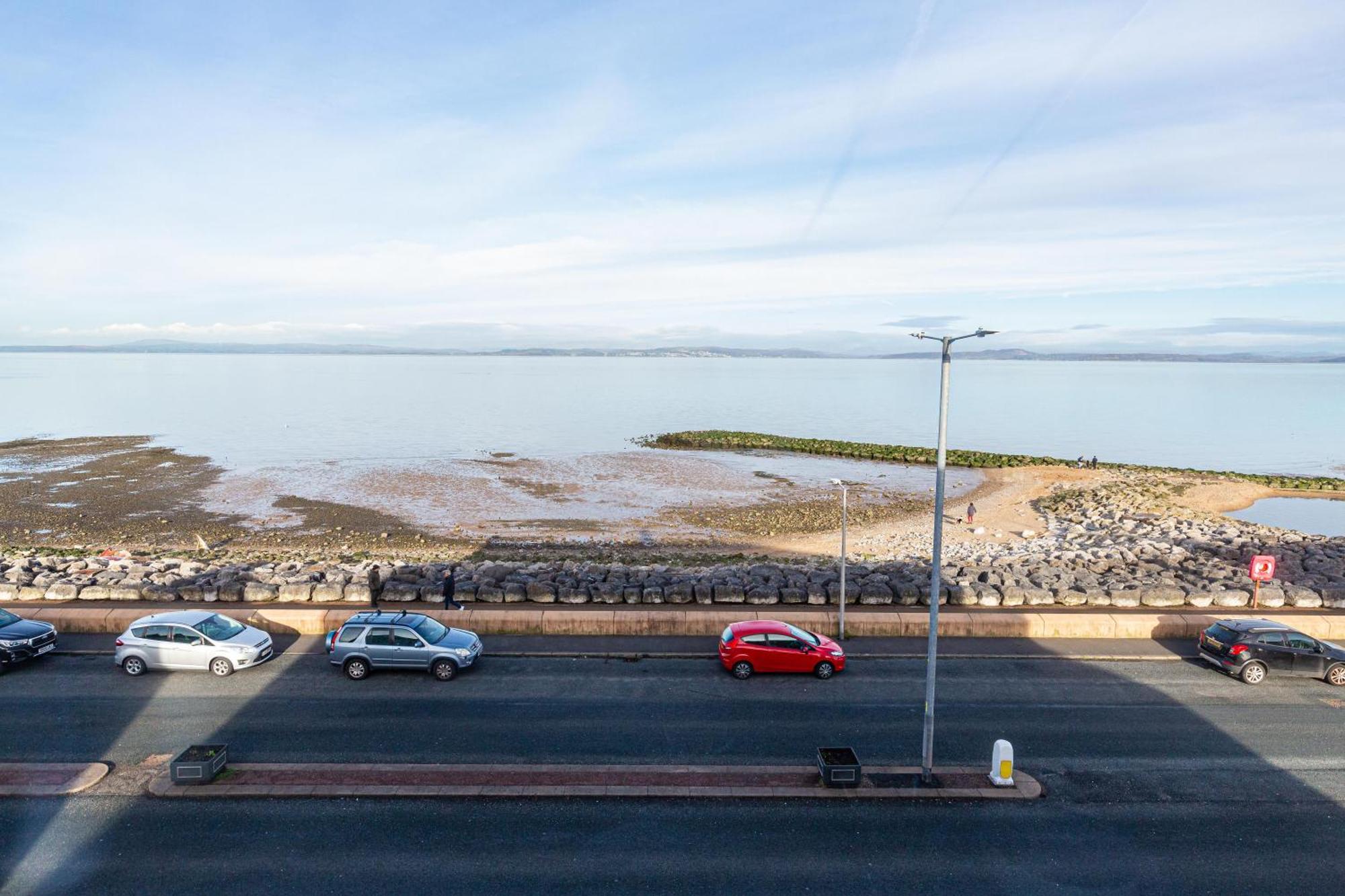Beachfront Apartment 3 Bedrooms Sleeps 7 - Gateway To The Lake District - Newly Refurbished Morecambe Buitenkant foto