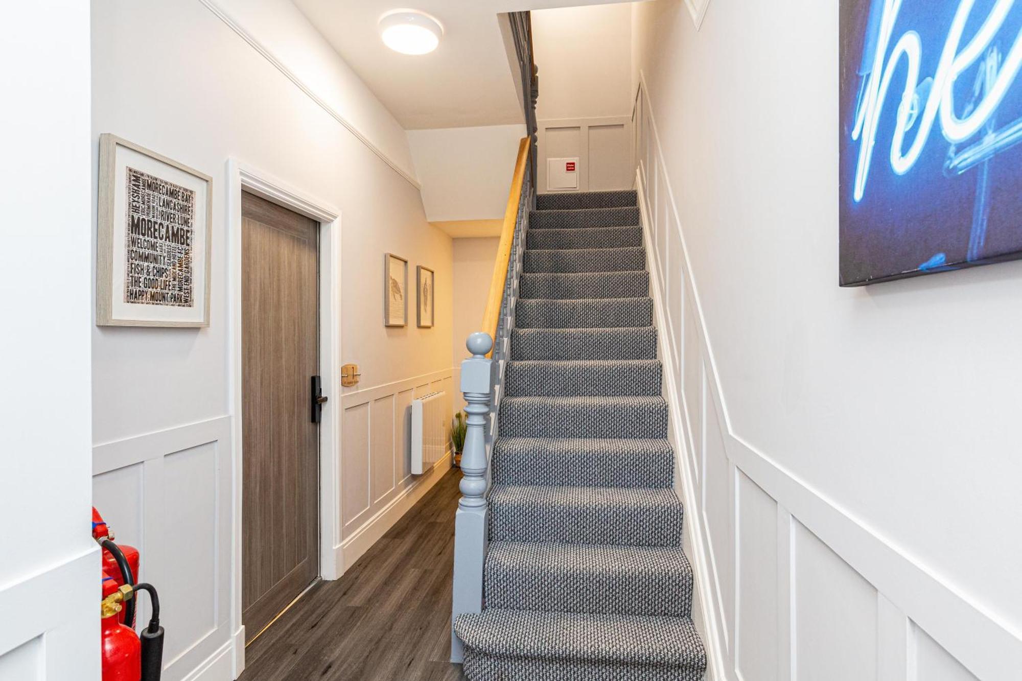 Beachfront Apartment 3 Bedrooms Sleeps 7 - Gateway To The Lake District - Newly Refurbished Morecambe Buitenkant foto