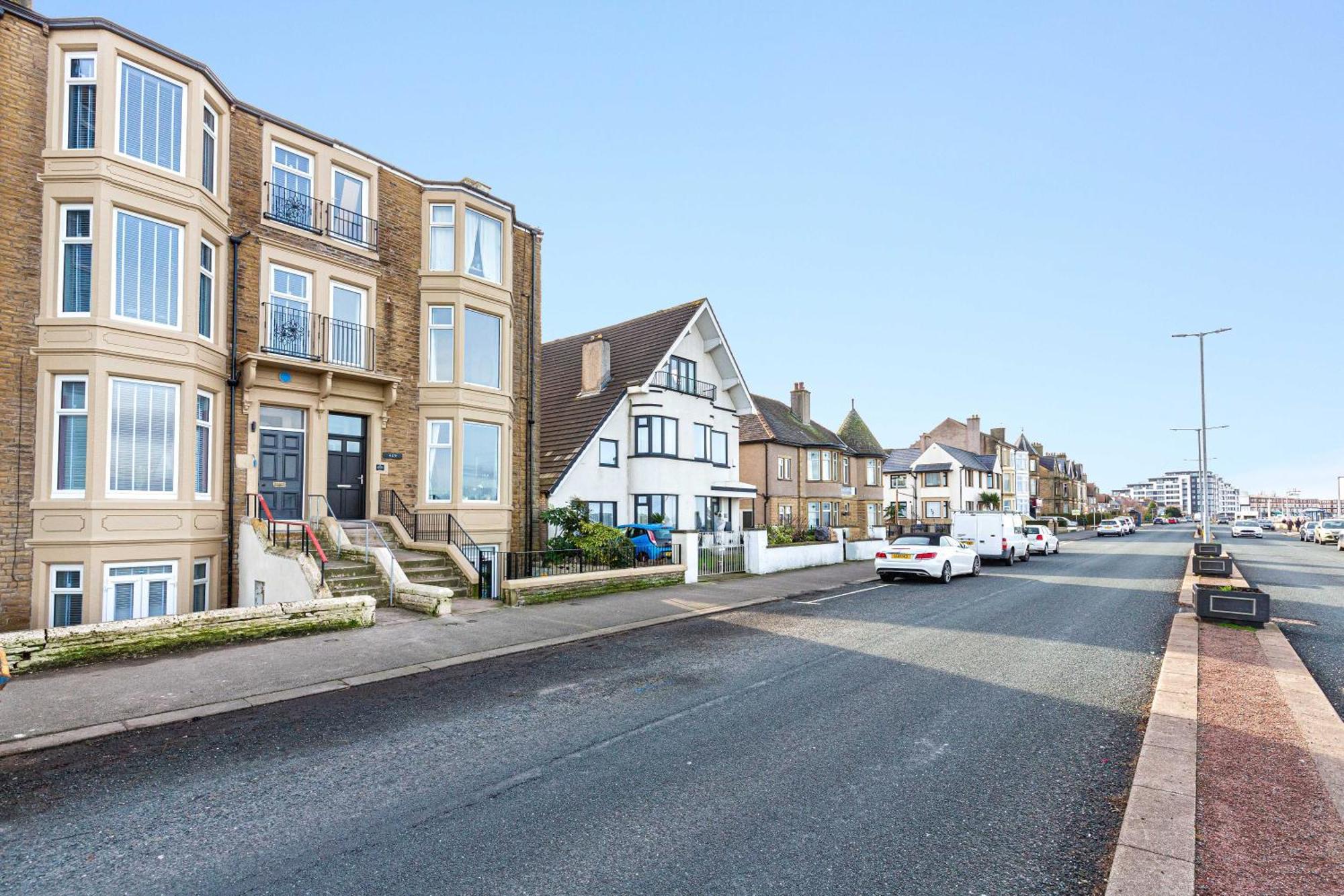 Beachfront Apartment 3 Bedrooms Sleeps 7 - Gateway To The Lake District - Newly Refurbished Morecambe Buitenkant foto