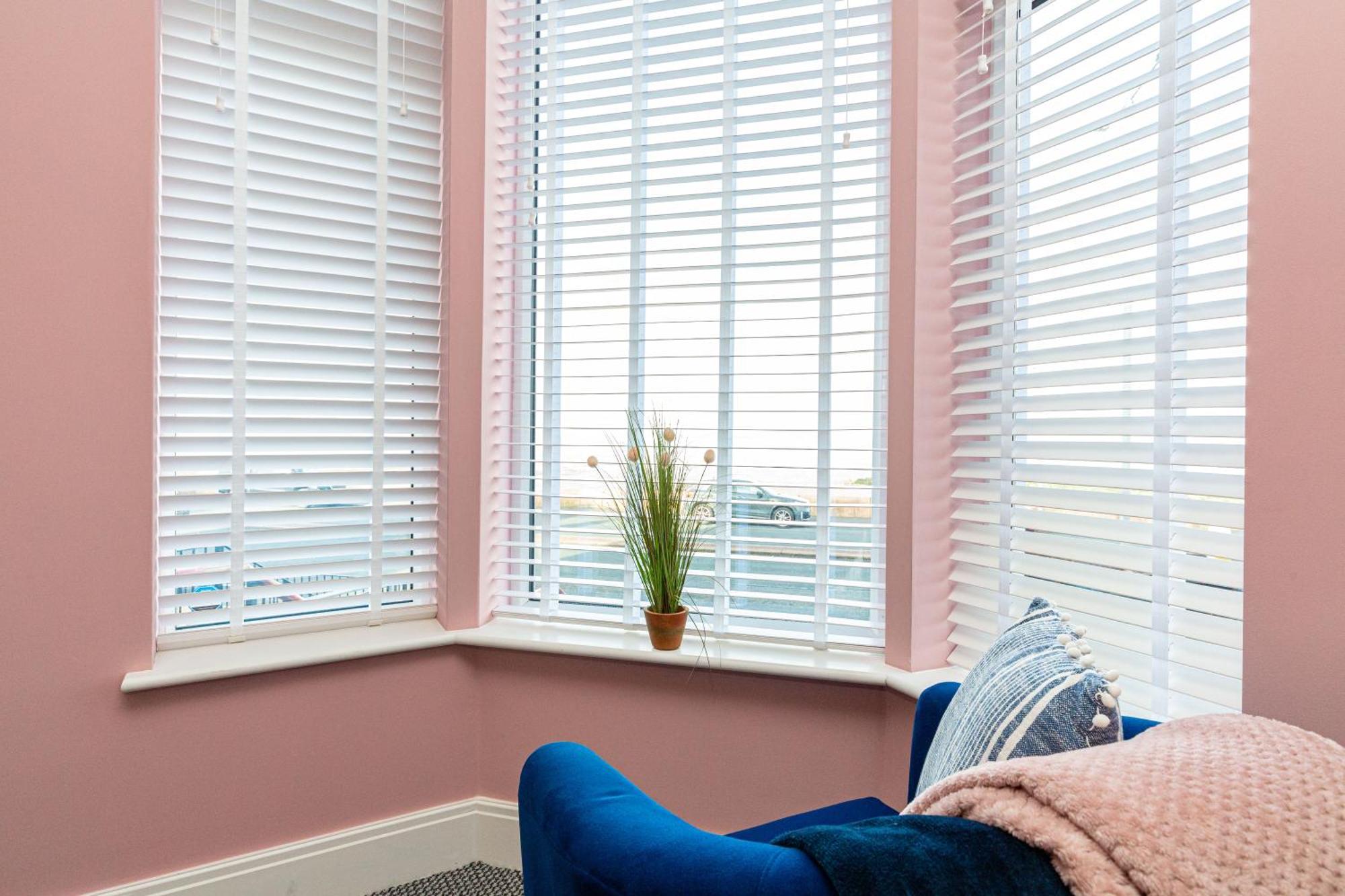 Beachfront Apartment 3 Bedrooms Sleeps 7 - Gateway To The Lake District - Newly Refurbished Morecambe Buitenkant foto
